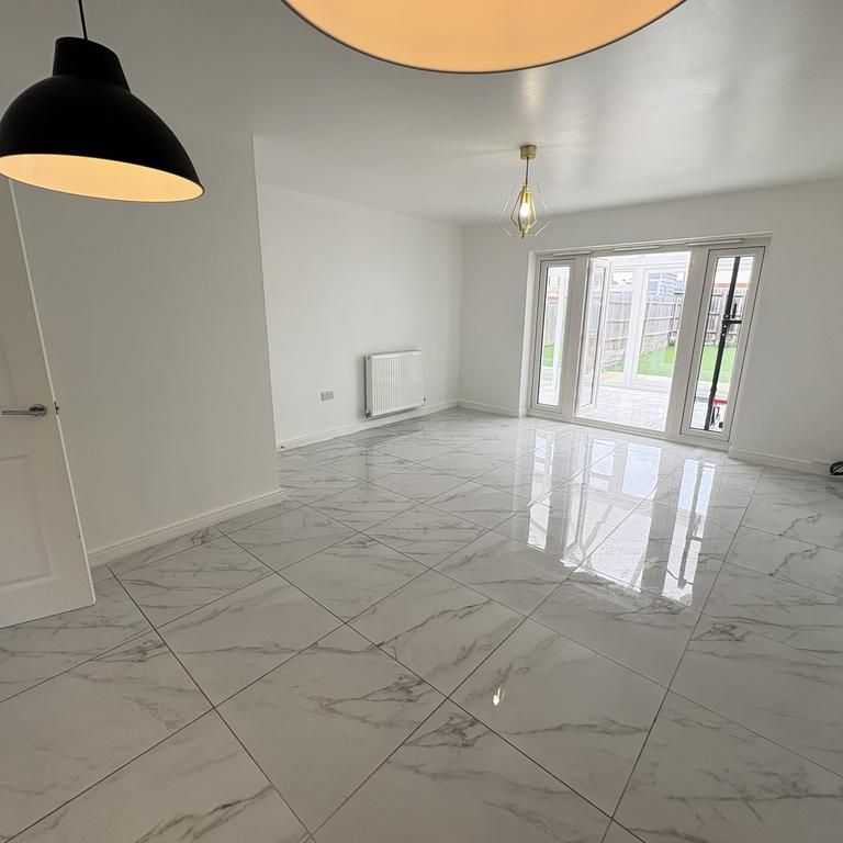 3 bedroom terraced house to rent - Photo 1