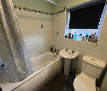 2 bedroom semi-detached house to rent - Photo 4