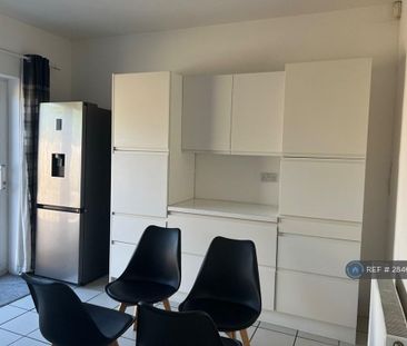 2 bedroom end of terrace house to rent - Photo 3