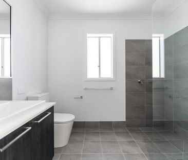 Near New Family Home for Lease - Photo 4