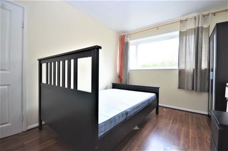 1 bedroom in a house share to rent - Photo 2
