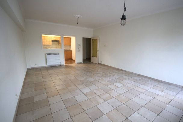 Ruim appartement met zicht op het Europaplein! - Photo 1