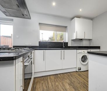 4 bedroom terraced house to rent - Photo 3