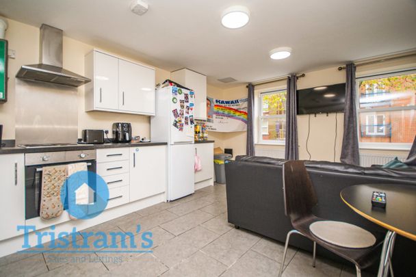 4 bed Apartment for Rent - Photo 1