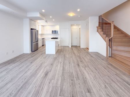 For Lease - 16 Lytham Green Circle Unit# 12, Newmarket, Ontario - Photo 3