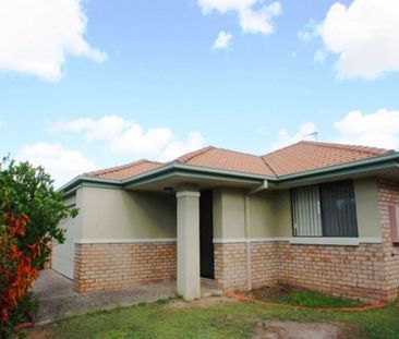 Stones throw to Coomera River - Photo 4