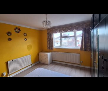 1 Bed End Terrace, Wood End Way, UB5 - Photo 1