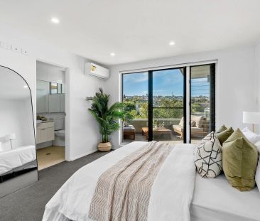 A Contemporary Beachside Townhouse - 250m to the Surf! - Photo 4