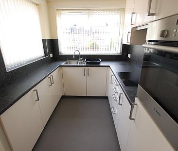 3 bedroom semi-detached house to rent - Photo 6