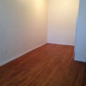 Beautiful Renovated 1- Bed Available - Photo 4