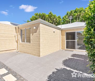 Street Front Villa! - Photo 3