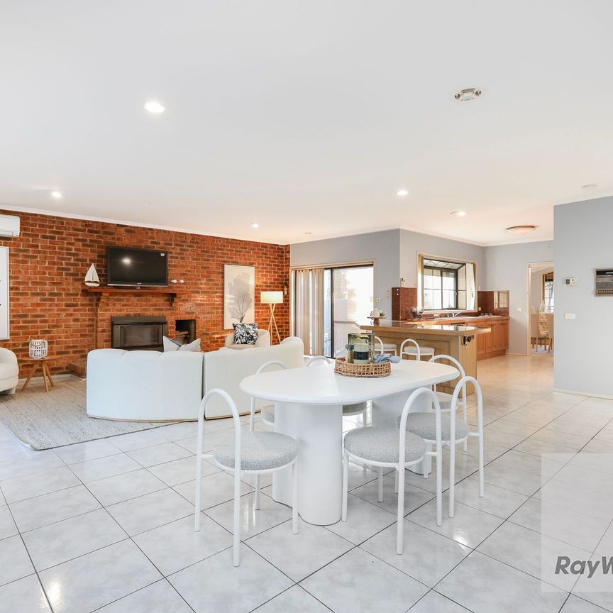 Spacious Family Living - Photo 1