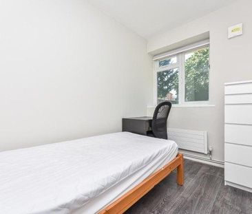 3 bedroom flat to rent - Photo 5