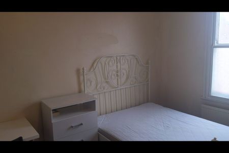 Room in a Shared House, Alfreton Road, NG7 - Photo 3