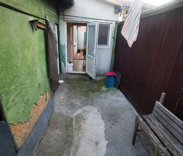 De inchiriat casa cu 2 camere, strada Romana, 320 euro - Photo 6