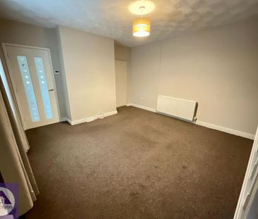 2 bedroom maisonette to rent - Photo 2