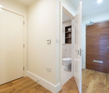 Modern 1 bed flat to let within the sought after Royal Arsenal Rive... - Photo 3