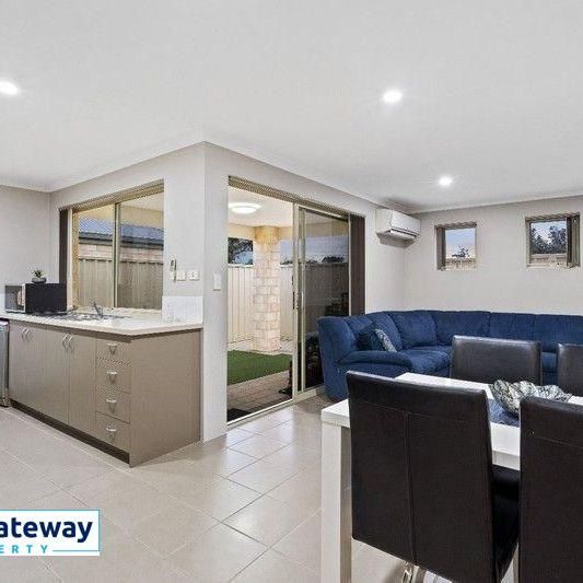 2/3 Peppermint Gardens, AUBIN GROVE WA 6164 - Photo 1