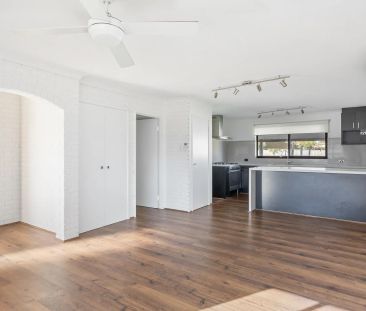 Stunning home by the beachside with teenagers retreat! - Photo 2