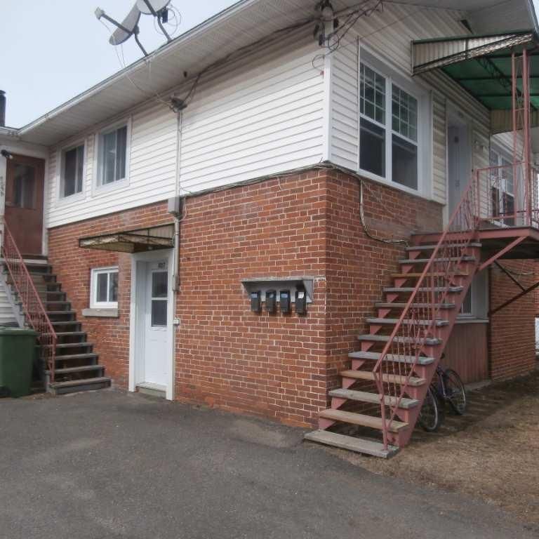 31/2 juillet chauffé, éclairé , semi-meublé, - Photo 2