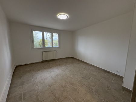 Location Appartement 3 pièces 65m² CARCASSONNE 11000 - Photo 3
