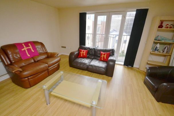 2 bedroom flat to rent - Photo 1