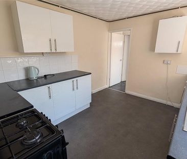 3 bedroom end of terrace house to rent - Photo 5