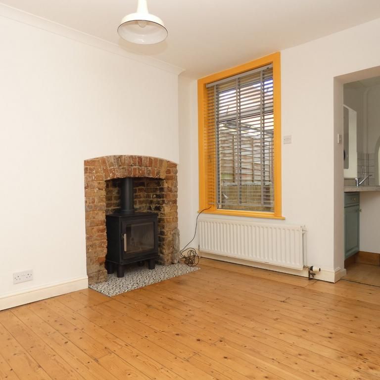 2 bedroom terraced house to rent - Photo 1