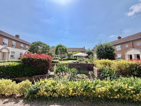 Eastgate Gardens, Taunton, Somerset - Photo 2