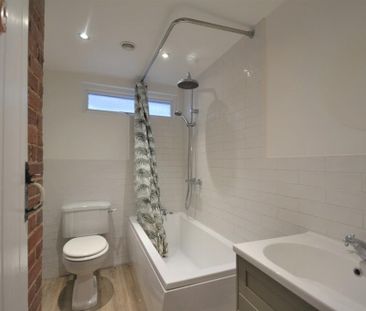 2 bedroom end of terrace house to rent - Photo 5