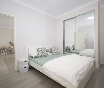 Wonderfully Spaced & Convenient 2 Bedroom Apartment - Photo 2