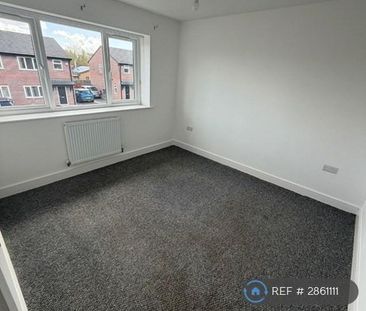 4 bedroom semi-detached house to rent - Photo 2