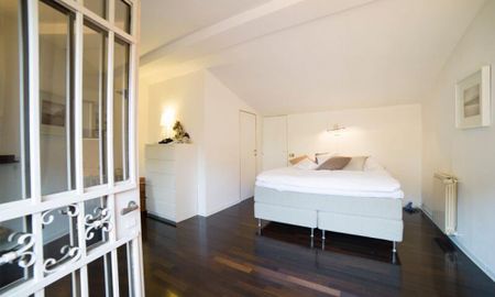 Attic-Trastevere: Lovely, spacious modern 3 bedroom, 3 baths. Entrance, living room, dining, study loft, balconies & large private terrace. Parquet floors, air conditioning, rireplace, bright, silent, near all. Ref 1120 - Photo 5