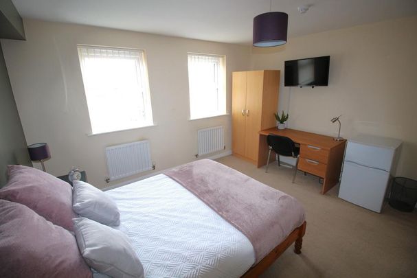 1 bedroom in a house share to rent - Photo 1