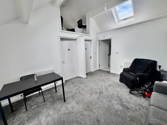 1 bedroom in a house share to rent - Photo 1