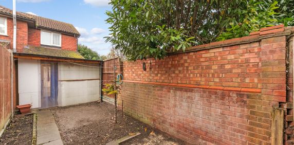 Bourne Drive, Mitcham, CR4 - Photo 2