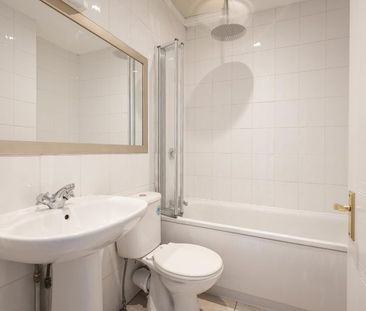 1 Bed Flat - Photo 4