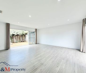 3 MINS WALKS FROM STATION LUXURY MODERN 3 BEDROOM TOWNHOUSE - Photo 3