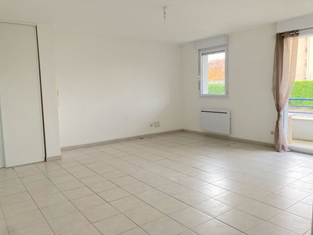 PAMIERS - A LOUER - APPARTEMENT DE TYPE 2 AVEC PLACE DE PARKING PRIVATIVE - Photo 2