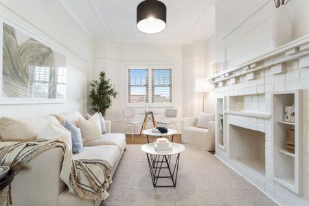 Art Deco Elegance Reinvented - A Stylish Village Sanctuary - Photo 4