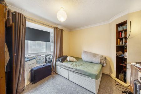 5 bedroom semi-detached house to rent - Photo 4