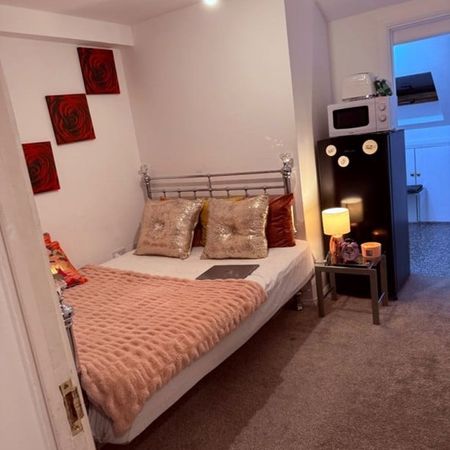 Room in a Shared House, Danescombe, SE12 - Photo 3