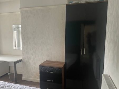 4 Bed Terraced House, Jubilee Drive, L7 - Photo 3