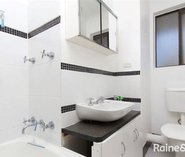 Well Maintained 1 Bedroom Apartment - Photo 6