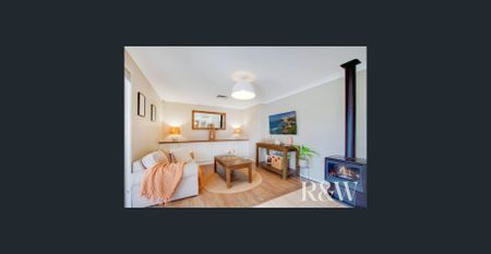 LARGE FAMILY HOME WITH POOL - Photo 4