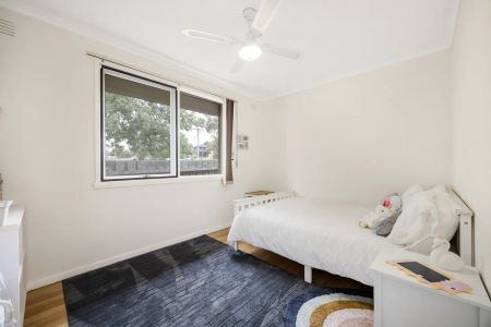 Immaculate Family Home on 712m² (Approx.) in a Prime Location for lease! - Photo 4