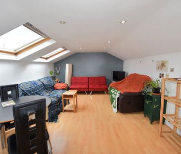 3 bedroom Flat in Flat C, Leeds - Photo 5