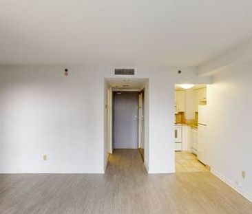 Studio Apartment Feb 1st - AC/Heat/Hydro/Water included - Photo 3