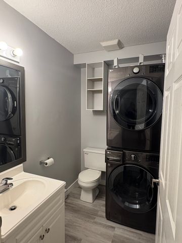 Cozy 3 bedroom, 2.5 bath in Chemainus - Photo 2