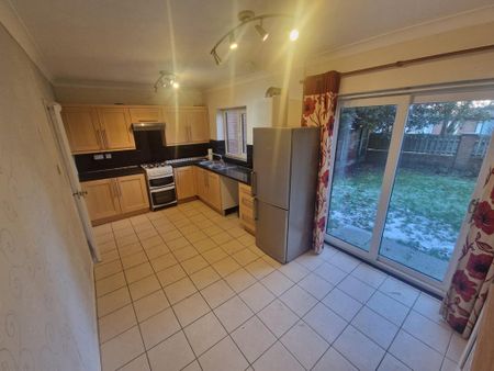 3 bedroom semi-detached house to rent - Photo 2